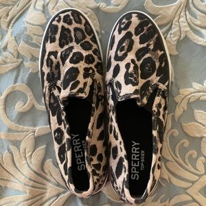 Preowned Leopard Sperry Slipons Size 7